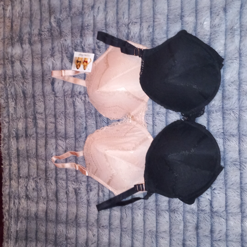 2 SMART & SEXY BRAS